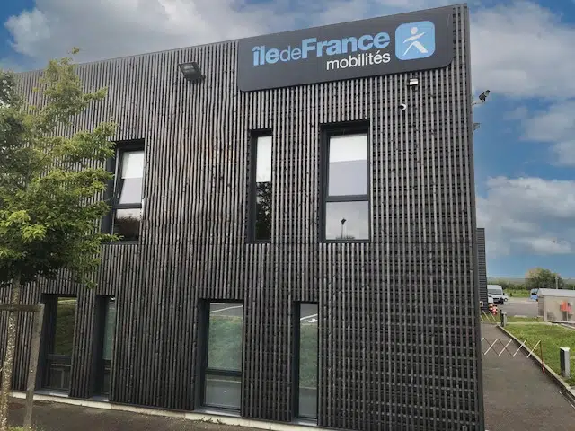 habillage de facade agence ile de france mobilité