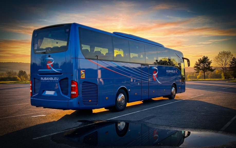 Covering posé sur autocar Mercedes Tourismo Ruban Bleu