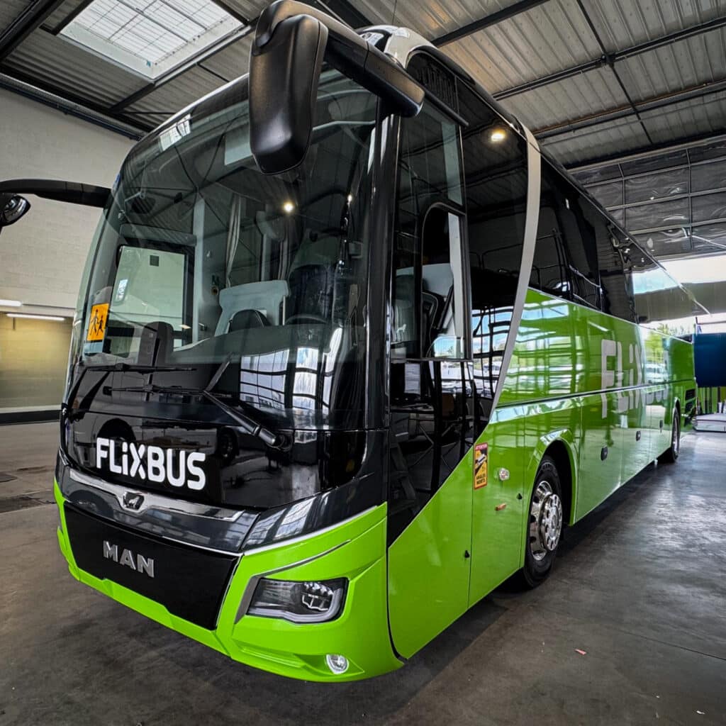 Covering d'un autocar pour lignes régulières Flixbus