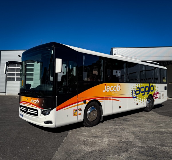 Habillage partiel d'un autocar Jacob