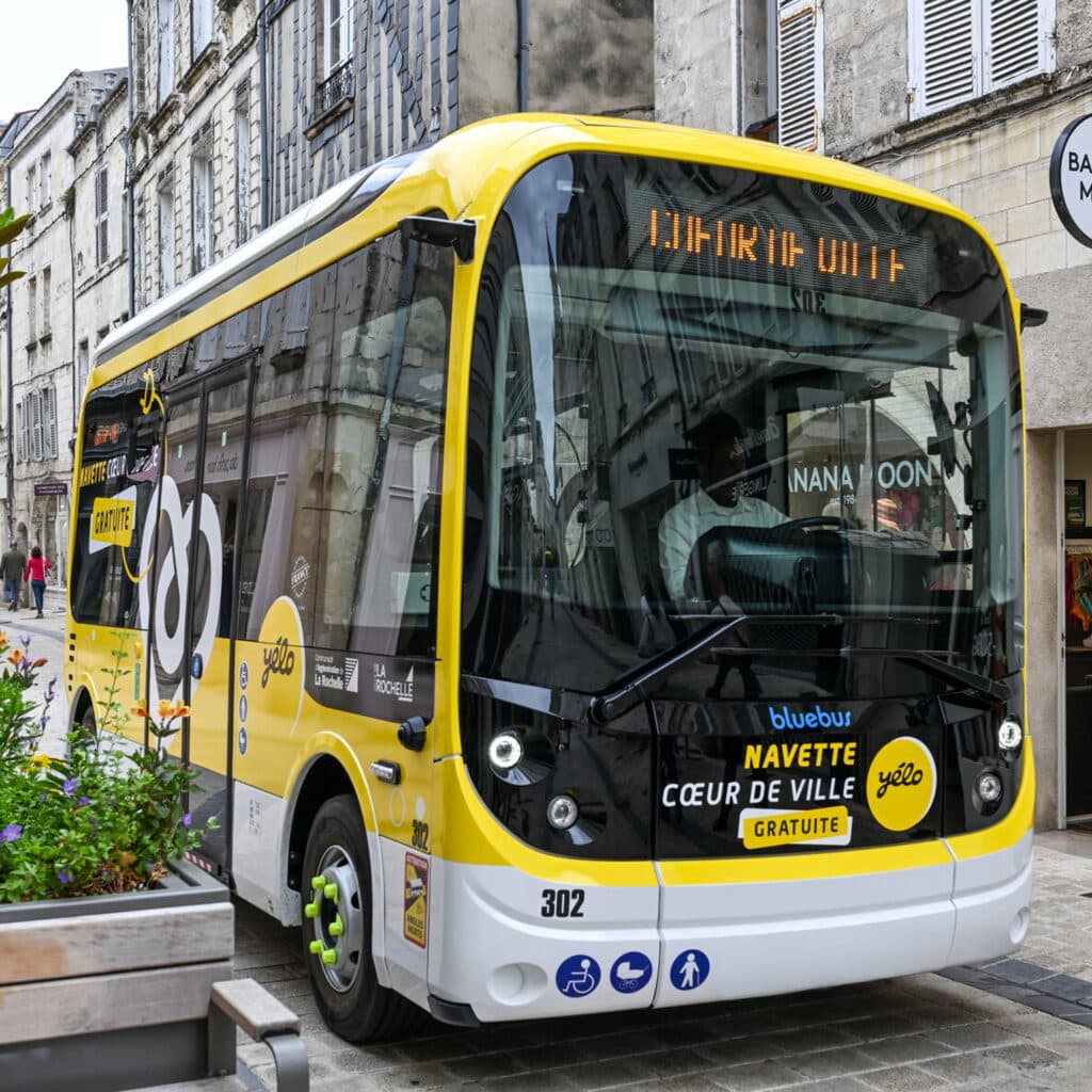 Habillage d'une navette pour le réseau de transport public de La Rochelle