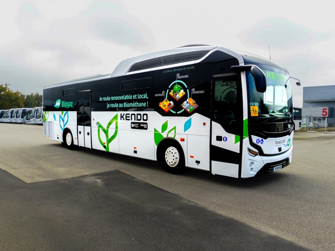 Covering d'autobus d'un constructeur réalisé par Graphibus