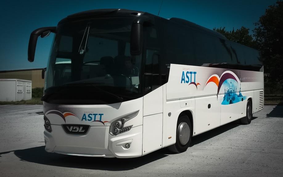Livrée appliquée sur un autocar de transport de voyageurs