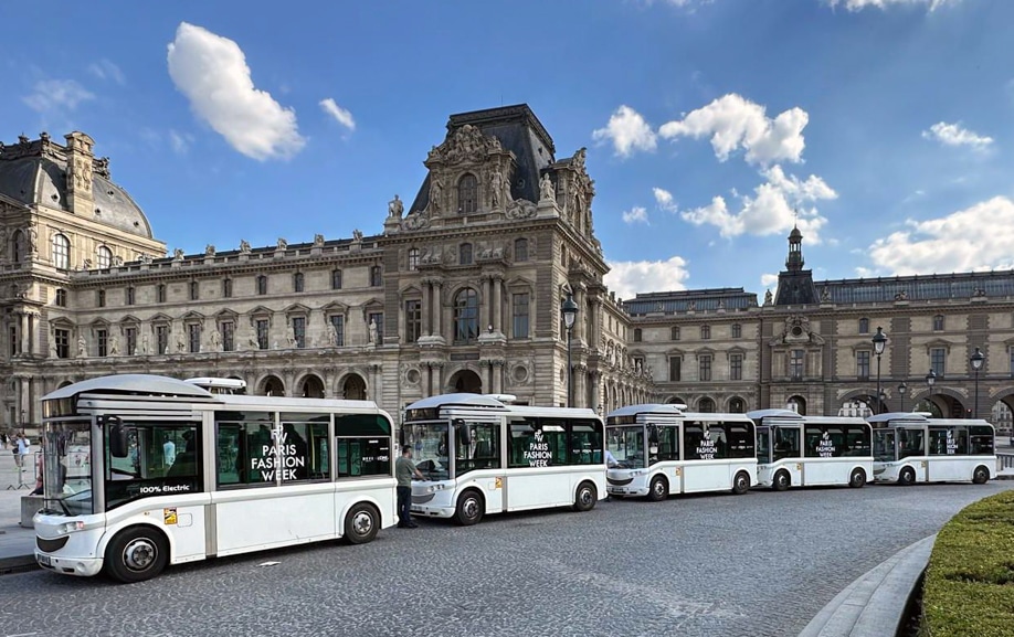 Navette Bluebus habillée pour la Paris Fashion Week