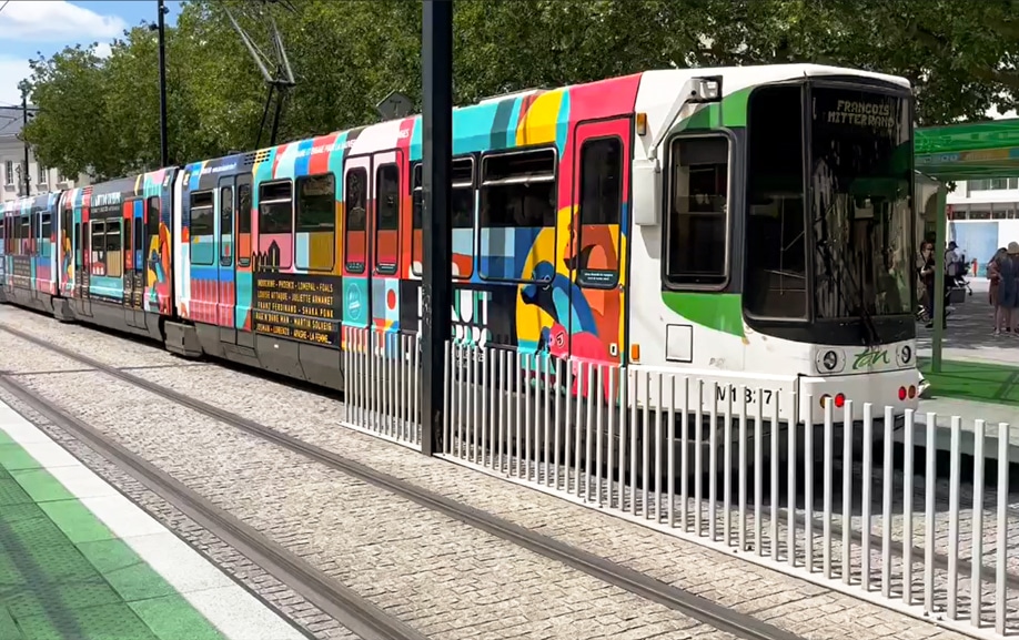 abillage événementiel de tramway à Nantes pour La Nuit de l’Erdre