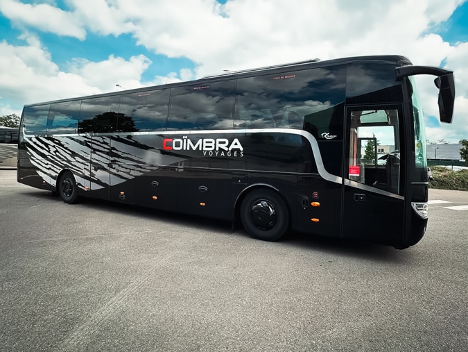 Création graphique personnalisée pour un covering d'autocar