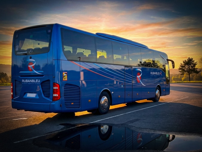 Création visuelle d'un habillage de bus par Graphibus