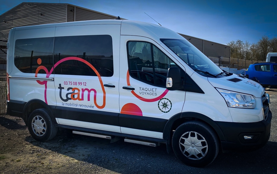 Habillage et flocage de minibus pour réseau local