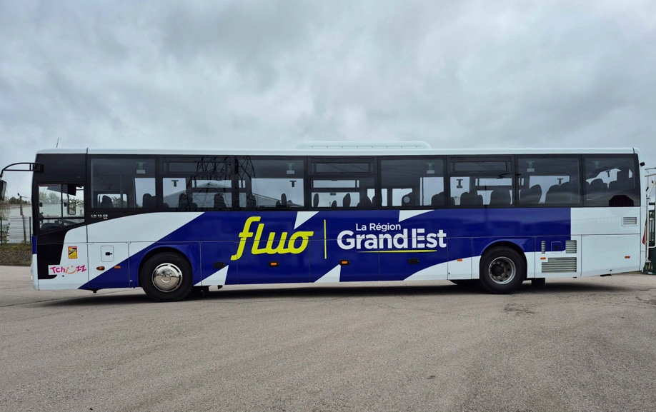 Habillage graphique d’un autobus du réseau Fluo Grand Est