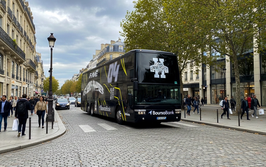 Covering intégral d’un autocar double étage pour le Favé Tour