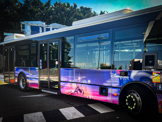 Habillage d'un bus pour un événement à Disneyland Paris