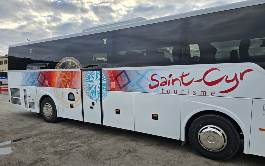 Impression du covering destiné à un autocar TEMSA