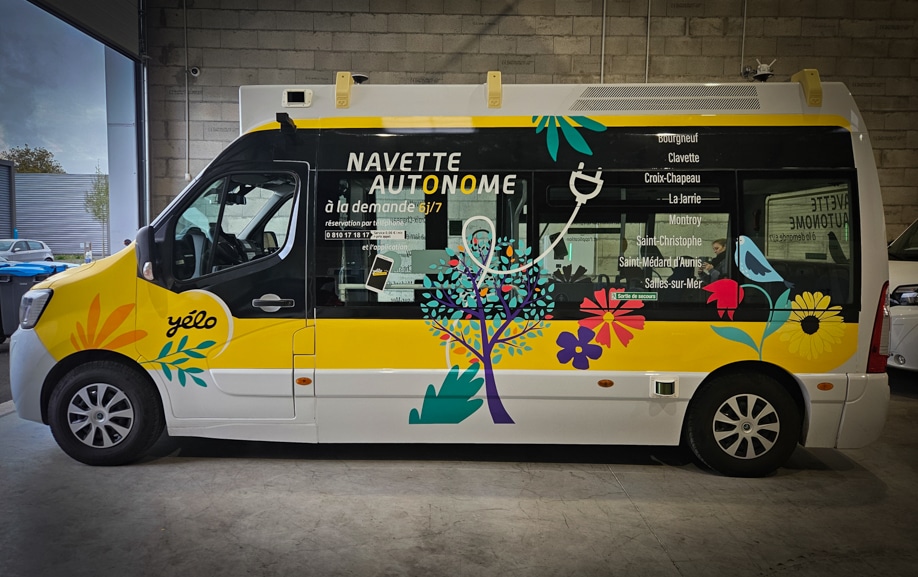 Livrée appliquée sur la navette autonome Yélo Mobilité à La Rochelle