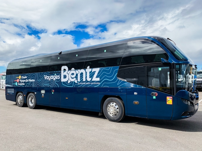 Personnalisation de l'habillage d'un autocar Bentz