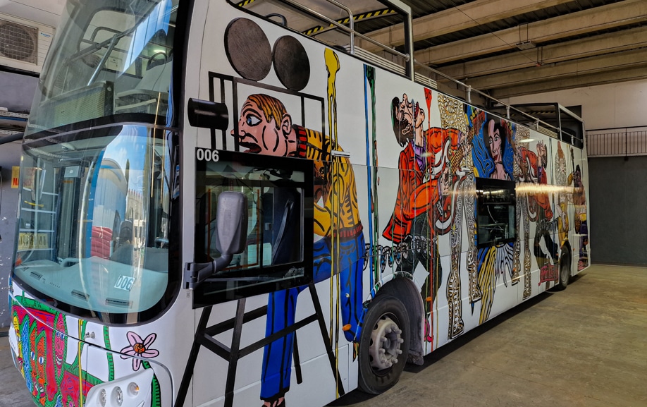 Autobus Palm Bus avec covering Graphibus