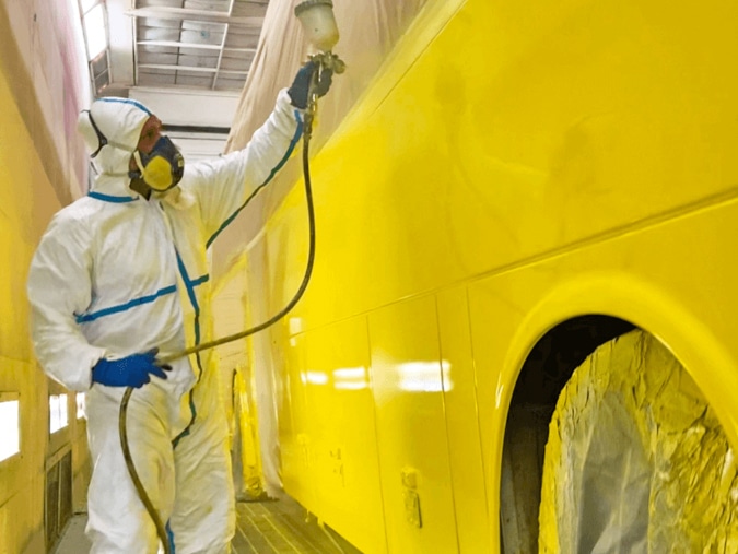Peinture de la carrosserie d'un bus
