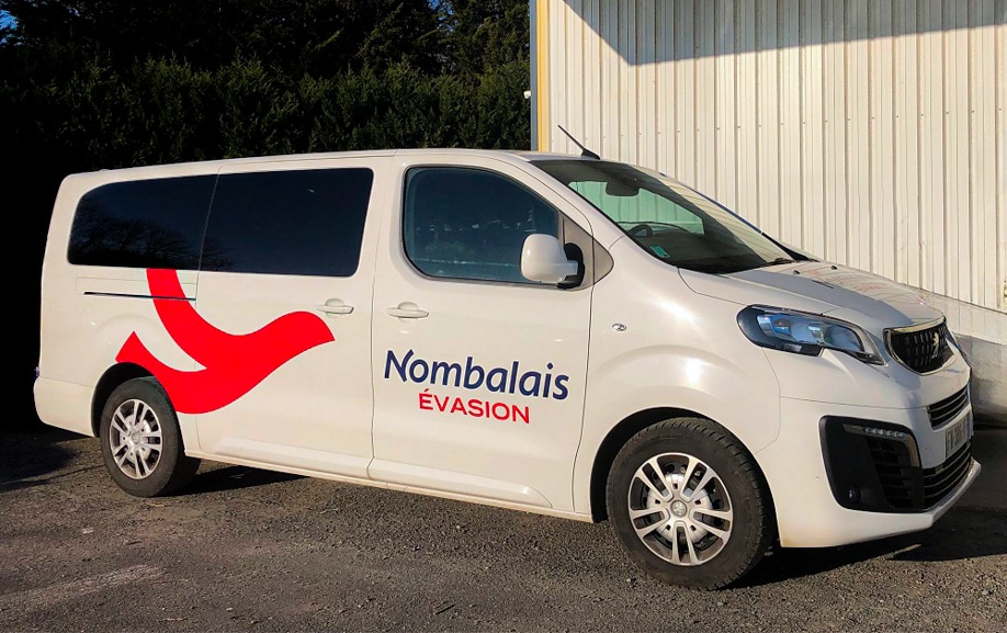 Pose de covering sur minibus Renault Expert Nombalais Mobilité