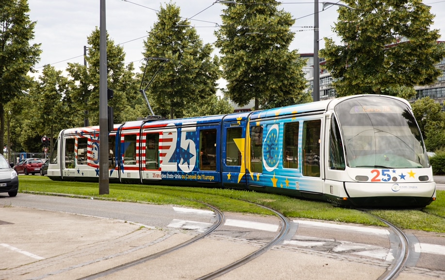 Pose de covering sur tramway urbain