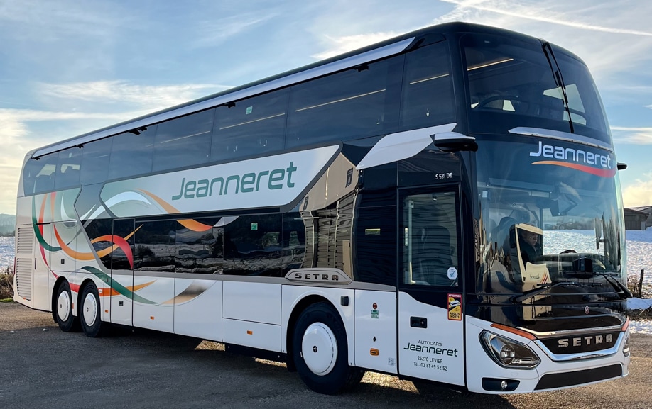 Pose du flocage sur autocar SETRA double étage