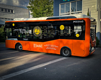 Bus avec un covering orange