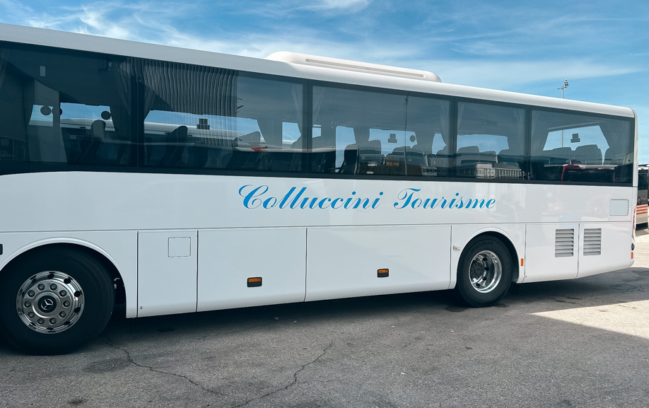 Habillage du flanc de l'autocar Colluccini